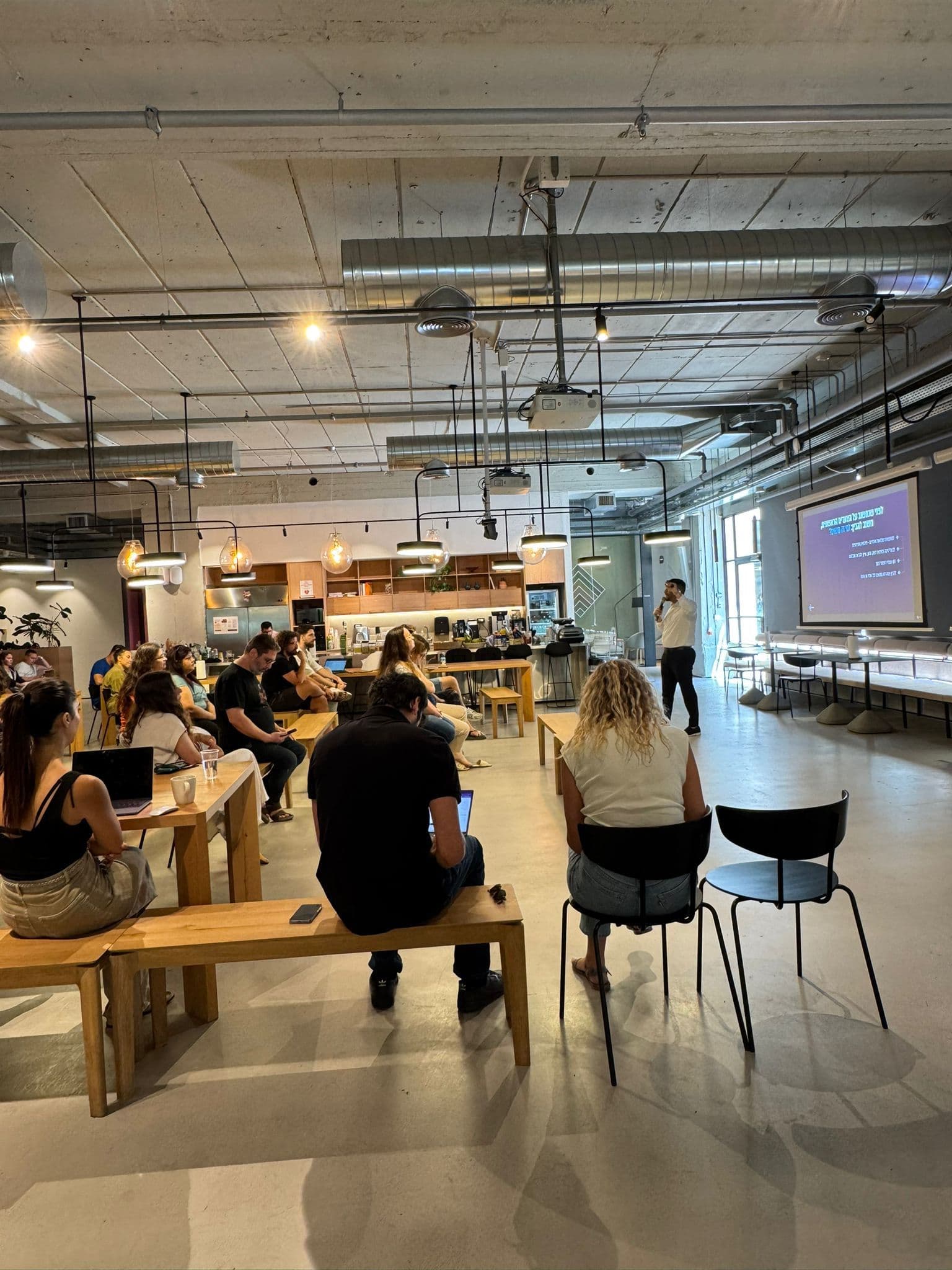 הרצאה בחלל תעשייתי