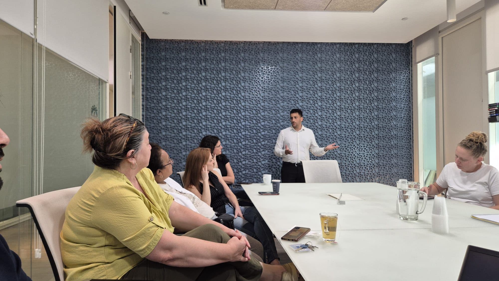 סדנה בחדר ישיבות קטן